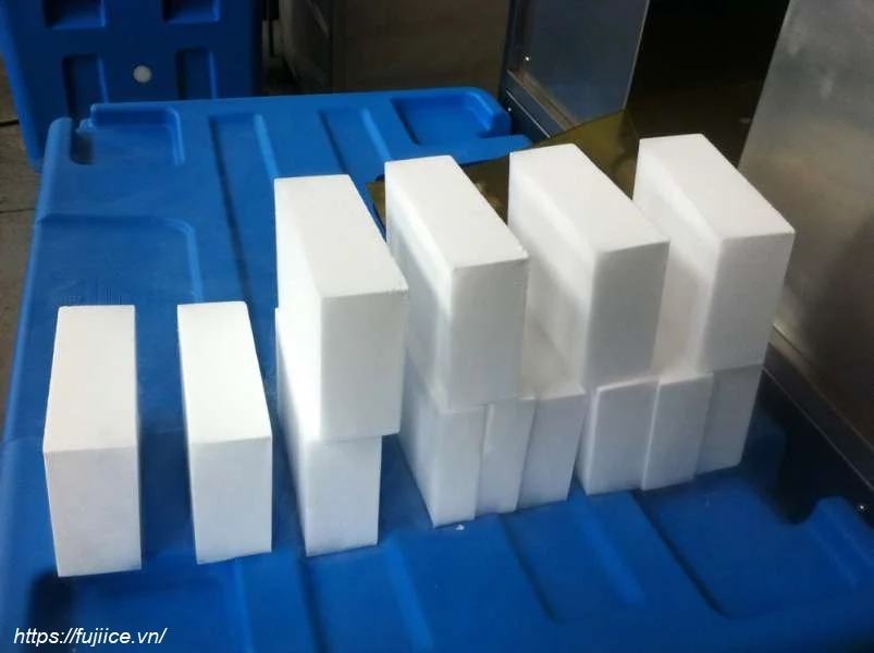 đá khô dạng khối chuyên dụng dùng trong y tế và bảo quản thi hài