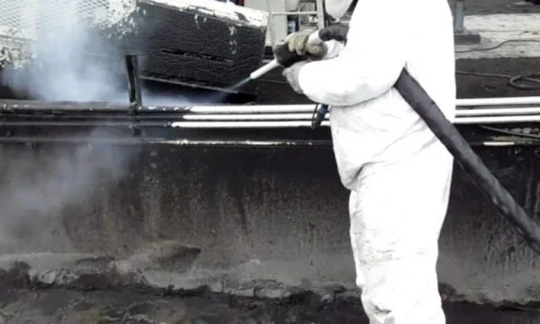 Vệ sinh công nghiệp bằng đá khô CO2: Giải pháp đột phá cho kỷ nguyên công nghiệp 4.0 1 phuong-phap-ve-sinh-cong-nghiep-bang-da-kho-co2